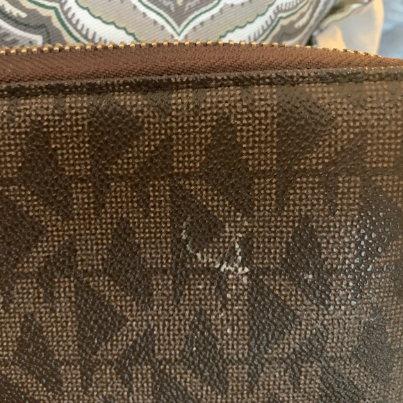 Michael Kors wristlet. - Picture 5 of 5